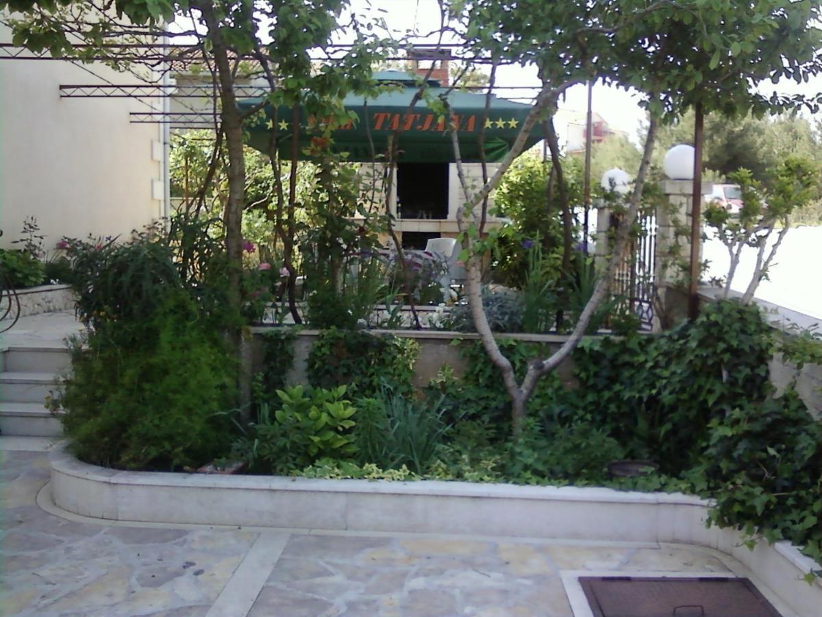Rooms & Studio Villa Tatjana Supetar Exterior foto