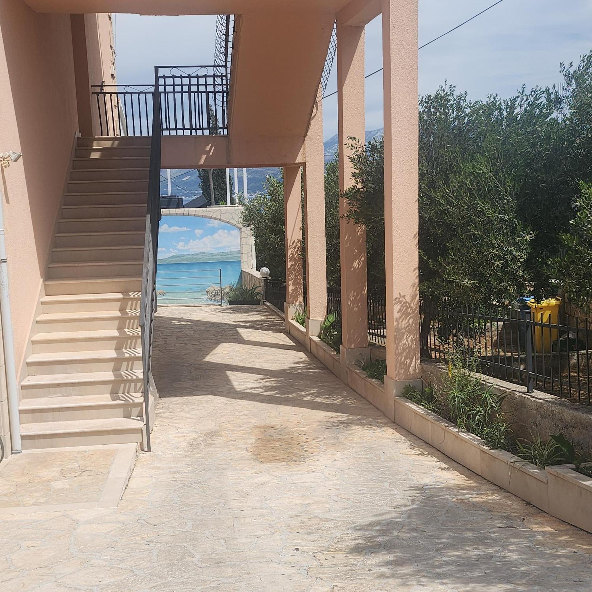 Rooms & Studio Villa Tatjana Supetar Exterior foto