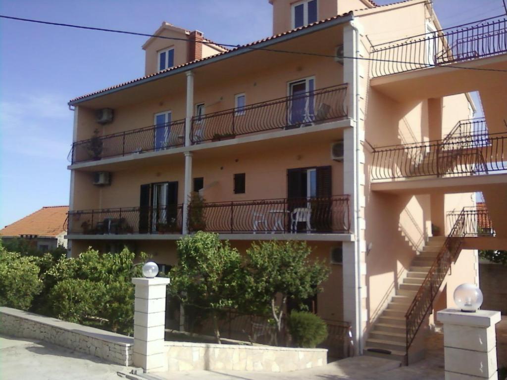 Rooms & Studio Villa Tatjana Supetar Exterior foto